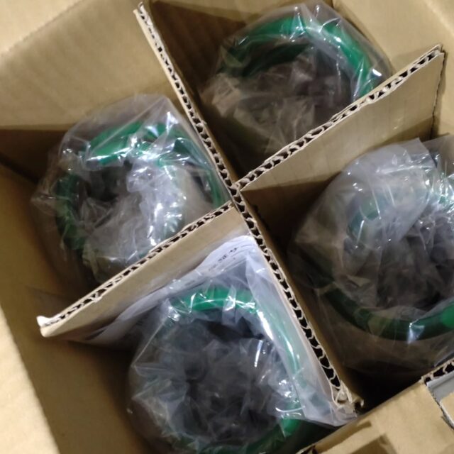 藤枝です。
あっと言う間にGWが終わりました。
２日から６日まで頂いておりましたが

２日は残り作業でカブにフォグランプ取り付け。
３日は昼間から夜まで工場で肉を焼き、そして食べました。
合間で代車の足廻り交換。
４日は金谷にフェリーを見に行きまして、帰りに近場のハンバーガー屋さんにてアメリカンな食事を。
夕飯は３日の残りのお肉。
５日はバイクでフラっと九十九里まで。
昼はラーメン。
夜は３日の残りのお肉。
６日は雨だったのでおうちで猫のご機嫌取り。
夜は３日の残りのお肉。

食生活がアメリカン。
一体何キロ増えた事か…

そして迎えた連休明け初日。
インターネットに繋がらないトラブルで昼過ぎまで仕事が出来ず…
沢山のお客さんのご来訪にてアタフタ💦
気付いたら夜でした。

そんな訳で5年目も本格的にスタートした当工場。
慌てず急がずしっかり仕事していきます。

#藤枝輪業
